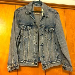 NWT Levi’s jean jacket, size small